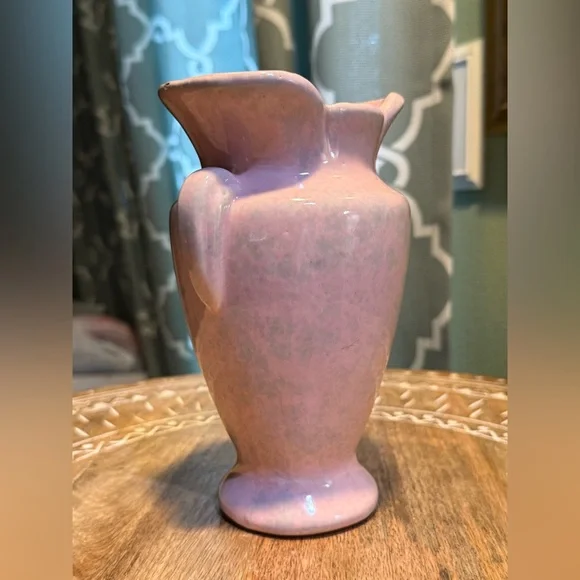 Elegant Pink Ceramic Vase - Picture 4 of 16